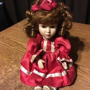 COLLECTORS CHOICE SERIES BY DANDEE PORCELAIN MUSICAL DOLL